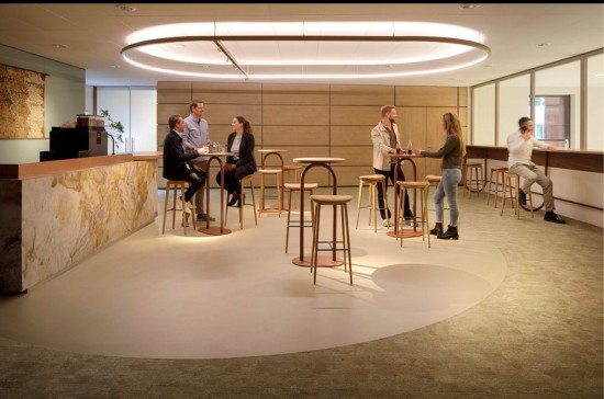 Koffiecorner met mensen Koffiecorner met mensen